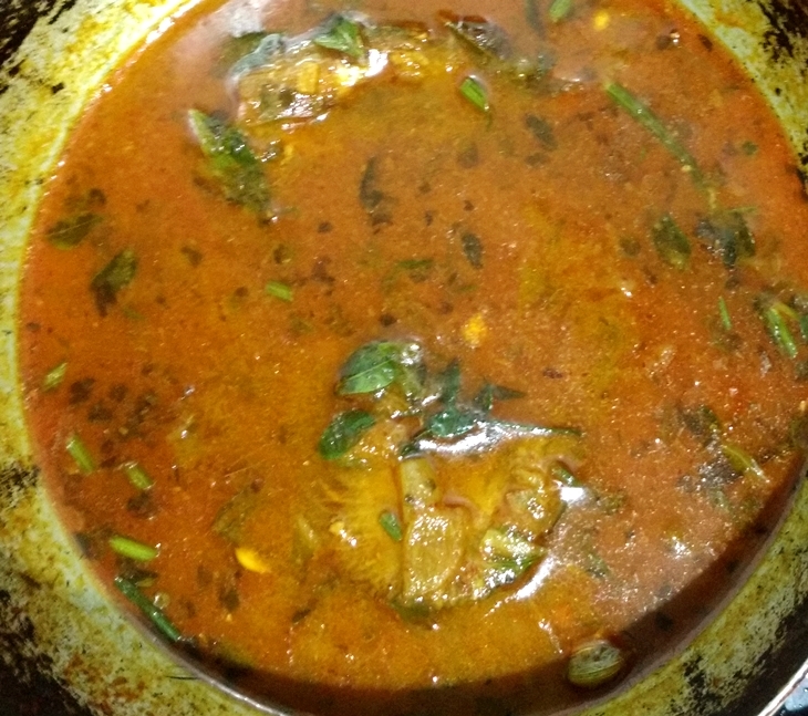how to make tuna macher kalia/tuna curry